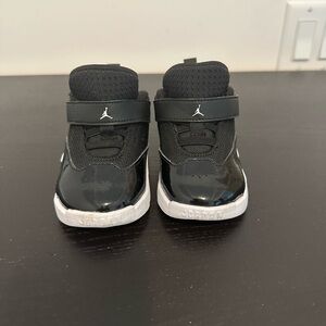 Jordan Toddler Black & White Strap Sneakers